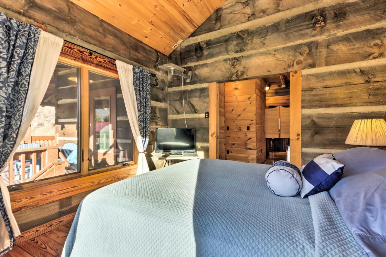 Вилла The Cabin At Marys Place With Deck And Mtn Views! Мегги-Вэлли Экстерьер фото